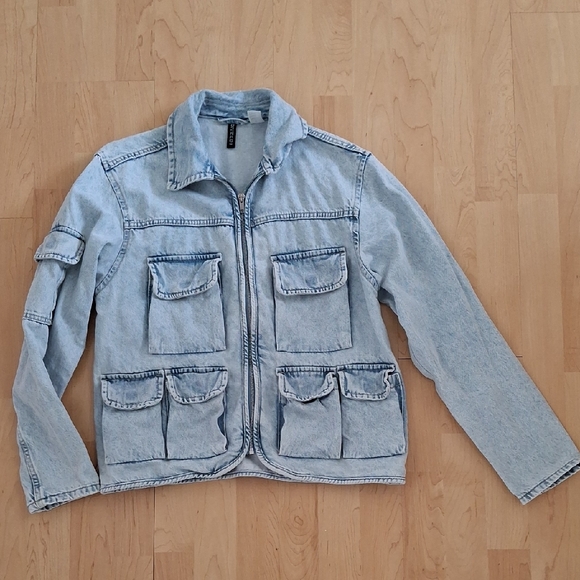 H&M Jackets & Blazers - H&M Light Wash Cargo Utility Chore Denim Jacket Size XS